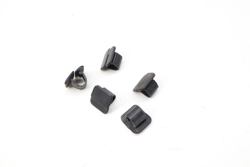 Hood Insulation / Sound Blanket Clip Set (5) 8E0863727A — Used (SKU 721997)