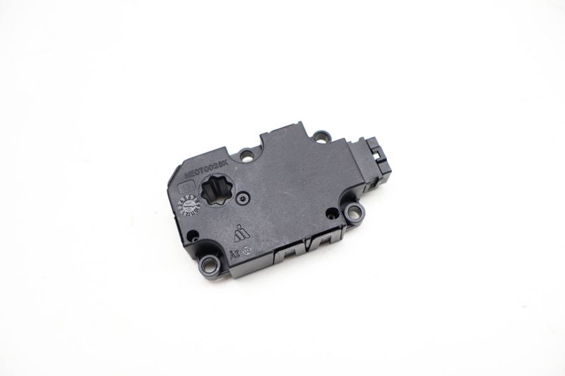 HVAC Flap / Servo Air Motor / Actuator 4M0820511A — Used (SKU 721918)