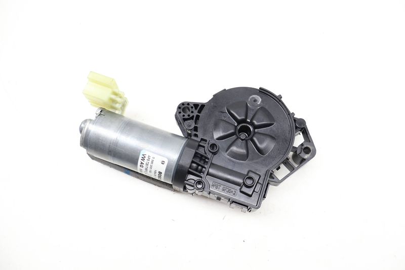 Sunroof / Sun Roof Motor 3G9877795F — Used (SKU 716437)
