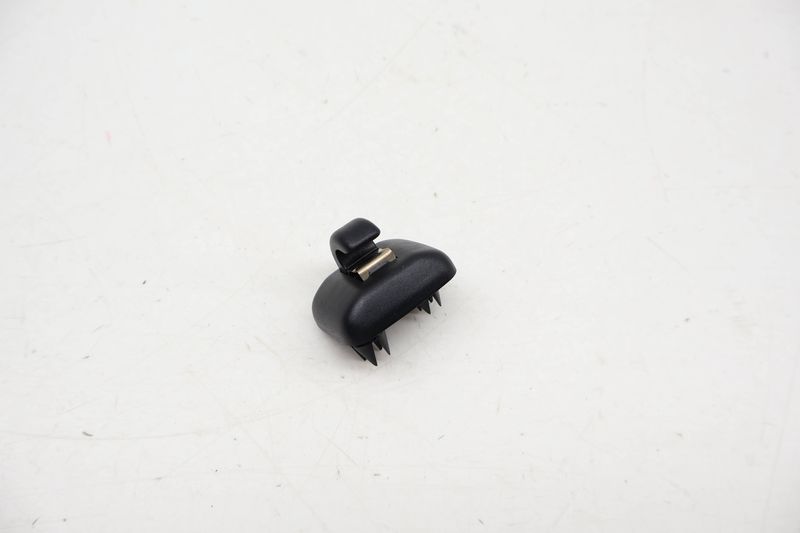 Sun Visor Clip / Bracket 8W0857562A — Used (SKU 716210)
