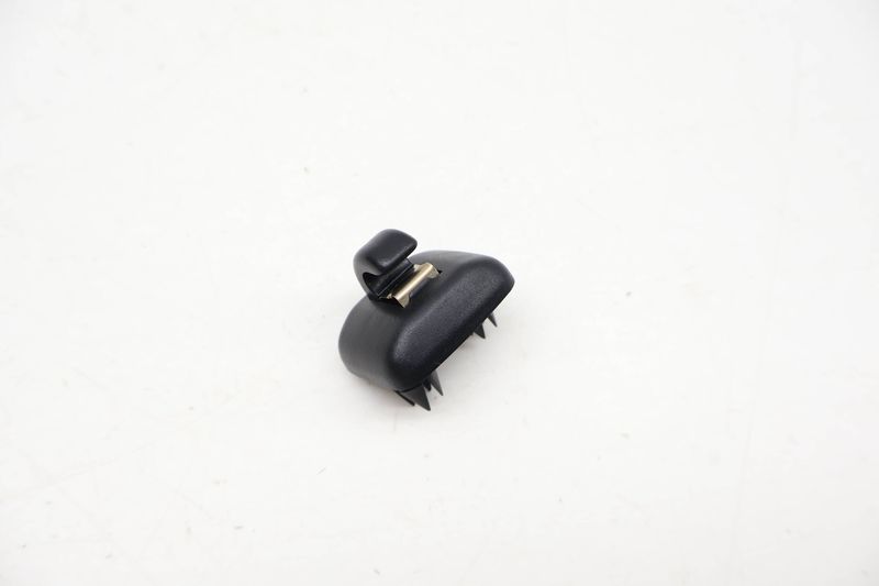 Sun Visor Clip / Bracket 8W0857562A — Used (SKU 716211)