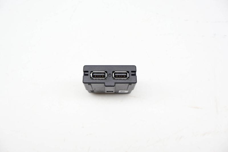 Center Console Dual USB Port / Module 5Q0035726L — Used (SKU 716185)