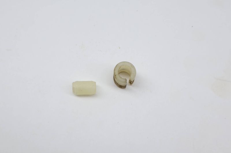 Door Window Glass Pin 8K0845867 — Used (SKU 716236)