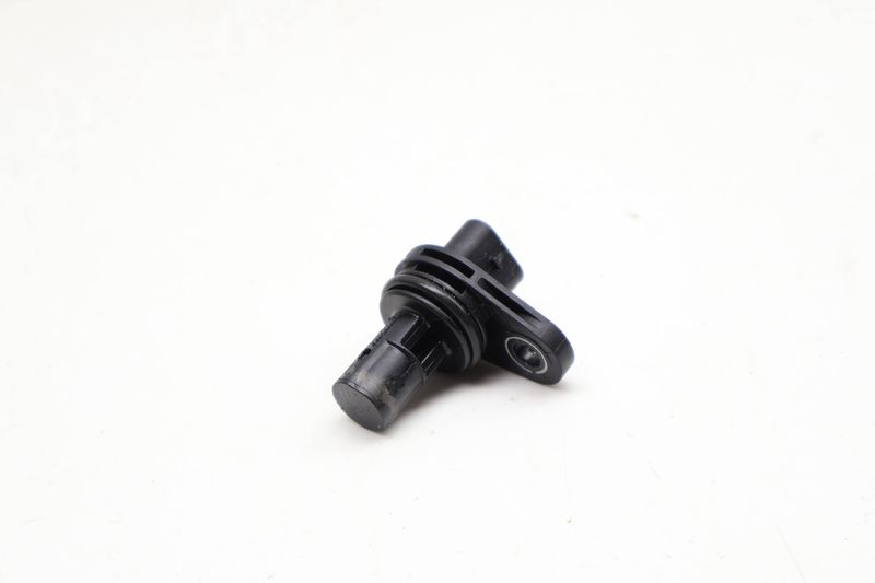 Cam / Camshaft Position Sensor 13628697982 — Used (SKU 733019)