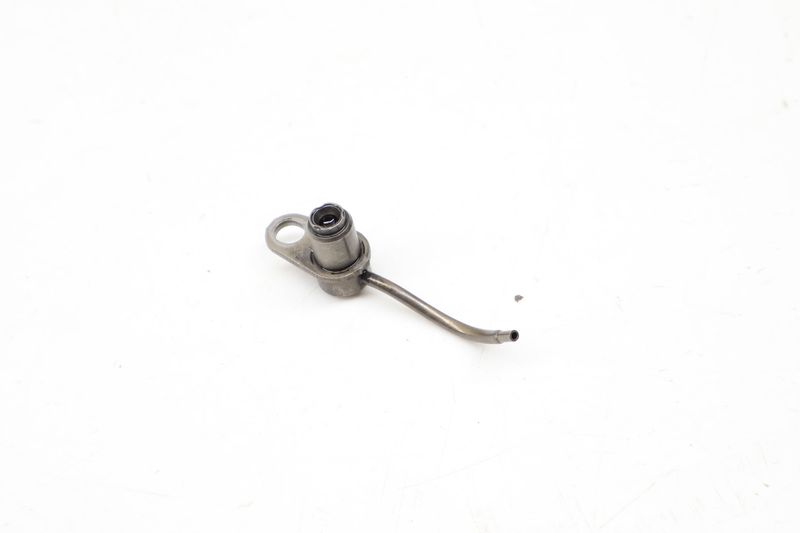 Engine Oil Spray Valve / Jet 11428601088 — Used (SKU 732624)