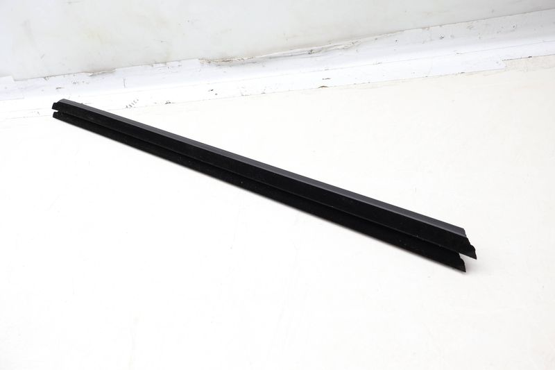 Door Window Slot / Seal (INNER) 51337336959 — Used (SKU 663839)