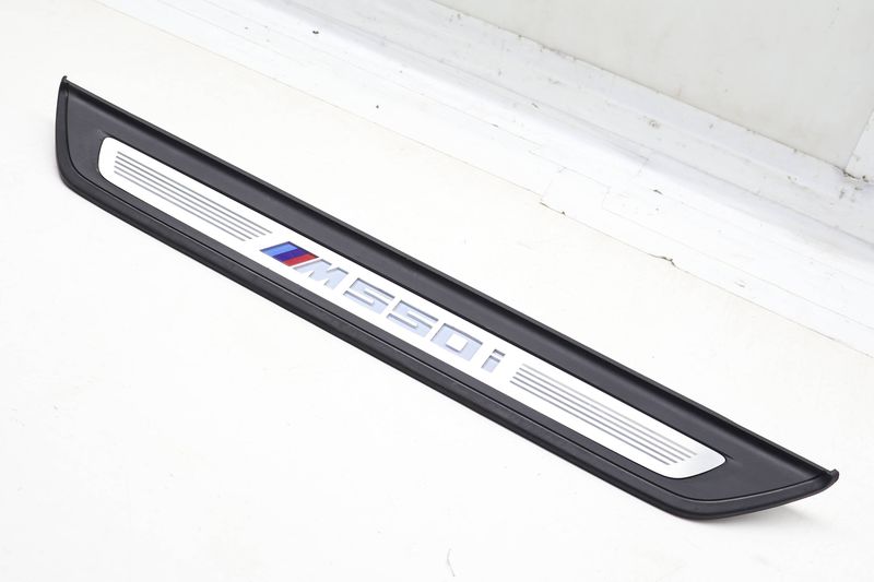 Door Sill Plate / Scuff Panel (M550i) 51478072378 — Used (SKU 732706)