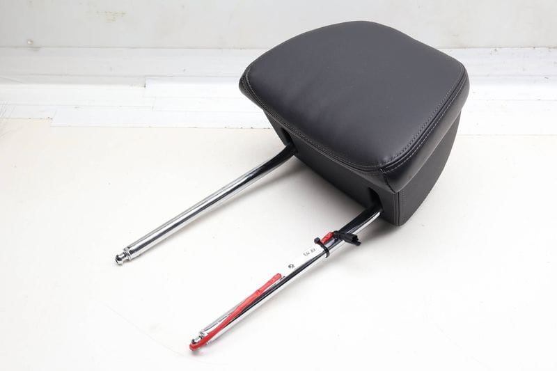 Headrest / Head Rest (LEATHER) 52107477757 — Used (SKU 733006)