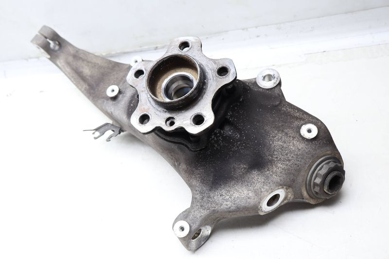 Spindle Knuckle w/ Wheel Bearing 31206884385 — Used (SKU 664161)
