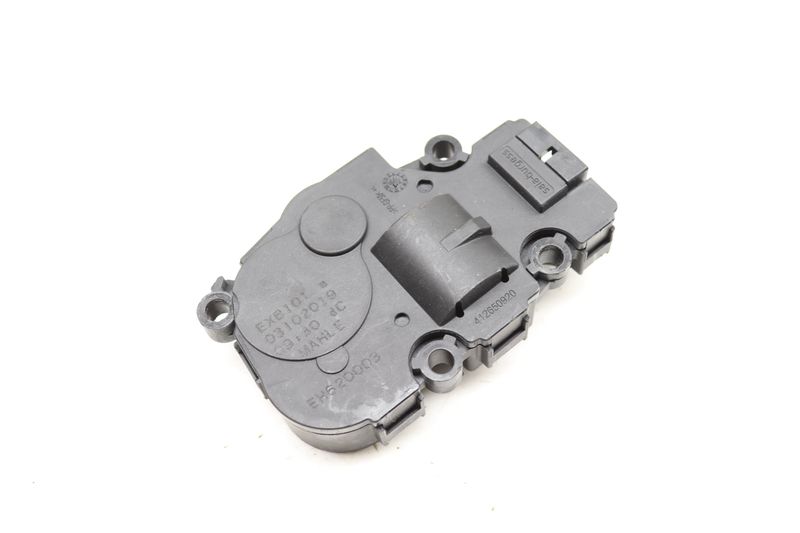 HVAC Flap / Servo Air Motor / Actuator 64119384023 — Used (SKU 554678)