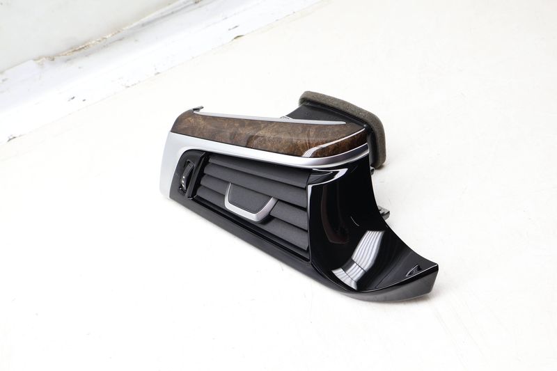 Dash Air Vent 64229329545 — Used (SKU 663816)