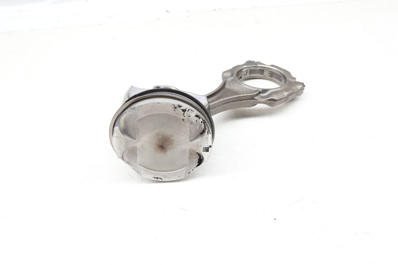 Piston w/ Connecting Rod 11258665195 — Used (SKU 664261)