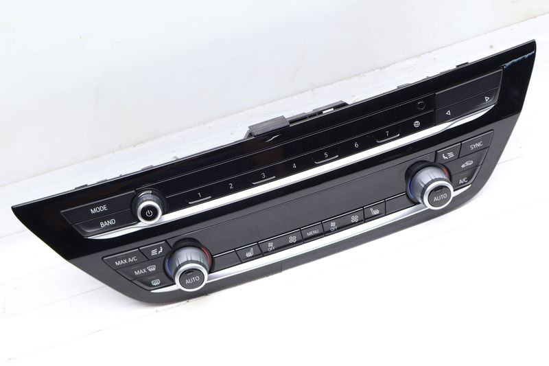 Radio / Climate Control Temp Unit 61317947870 — Used (SKU 732697)