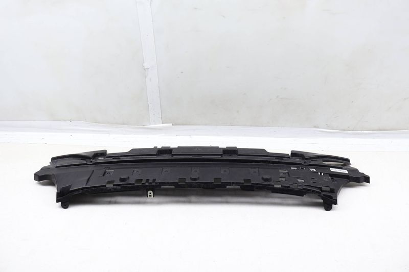 Bumper Mount Bracket (CENTER) 51128064714 — Used (SKU 663845)