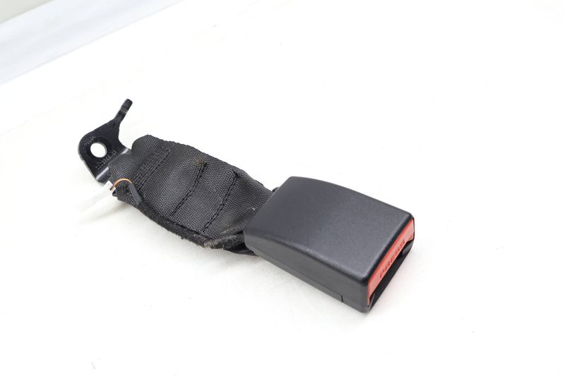 Center Seat Buckle / Receiver 72117412785 — Used (SKU 663761)