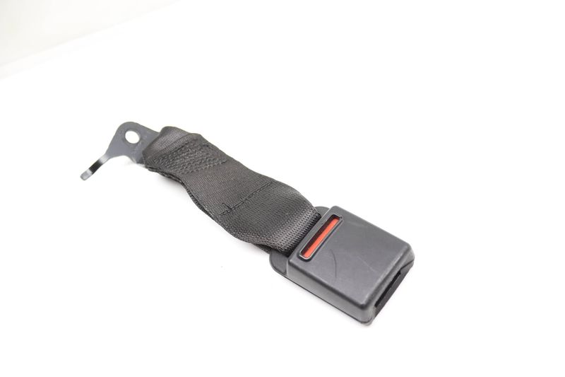 Center Seat Buckle / Receiver 72117430064 — Used (SKU 555126)