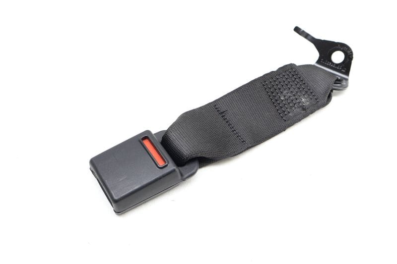Center Seat Buckle / Receiver 72117430064 — Used (SKU 663854)