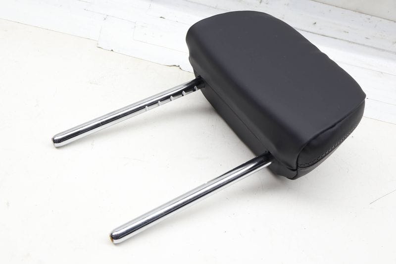 Headrest / Head Rest (LEATHER) 52207452212 — Used (SKU 733009)