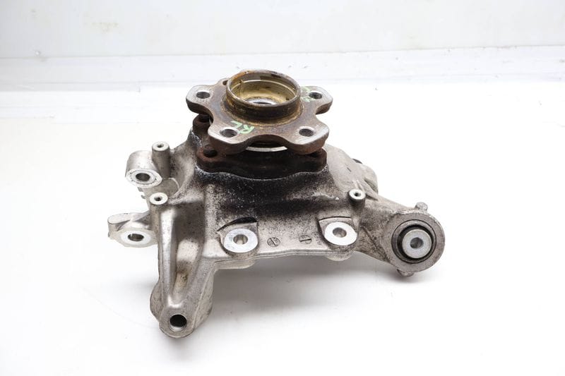 Spindle Knuckle w/ Wheel Bearing 33306866337 — Used (SKU 732940)