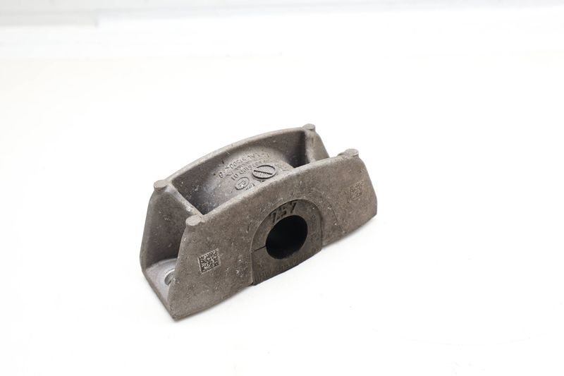 Stabilizer / Sway Bar Mount Bracket 33556876180 — Used (SKU 732951)