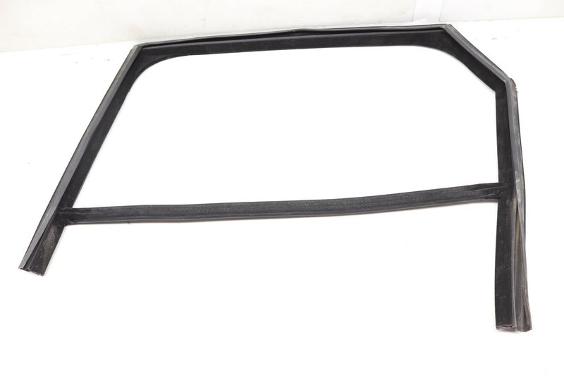 Upper Door Seal / Window Channel Weather Stripping LR128135 — Used (SKU 592416)
