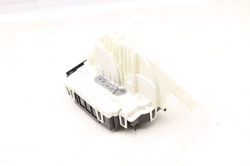 Door Latch / Lock Actuator 1667200435 — Used (SKU 548058)