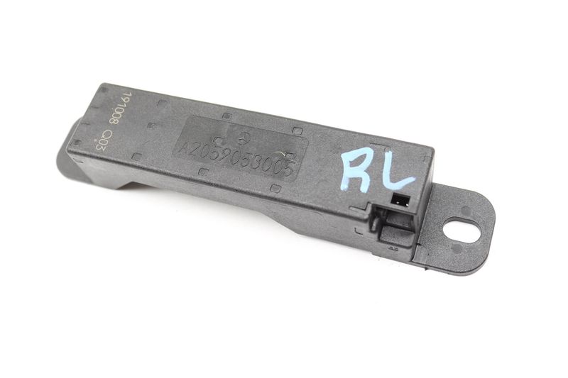 Kessy / Keyless Entry Antenna 2059053005 — Used (SKU 548138)
