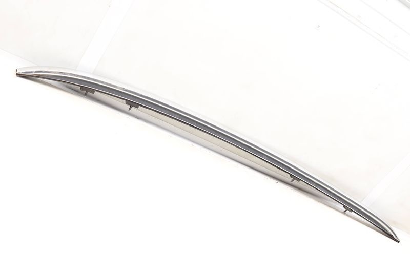 Roof Rail 1568900393 — Used (SKU 548691)