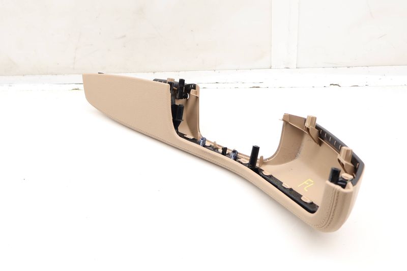 Door Panel Armrest  / Arm Rest 95B867173 — Used (SKU 613395)
