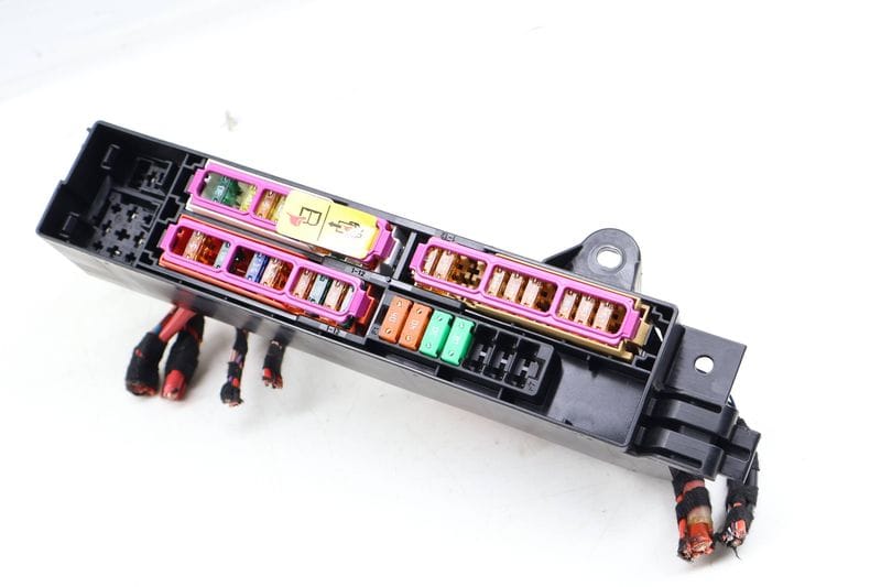 Fuse Holder / Box 9J1937593 — Used (SKU 675977)