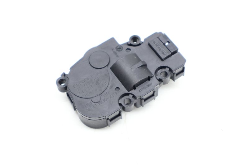 HVAC Flap / Servo Air Motor / Actuator 8W0820511F — Used (SKU 675745)