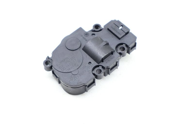 HVAC Flap / Servo Air Motor / Actuator 8W0820511F — Used (SKU 675749)