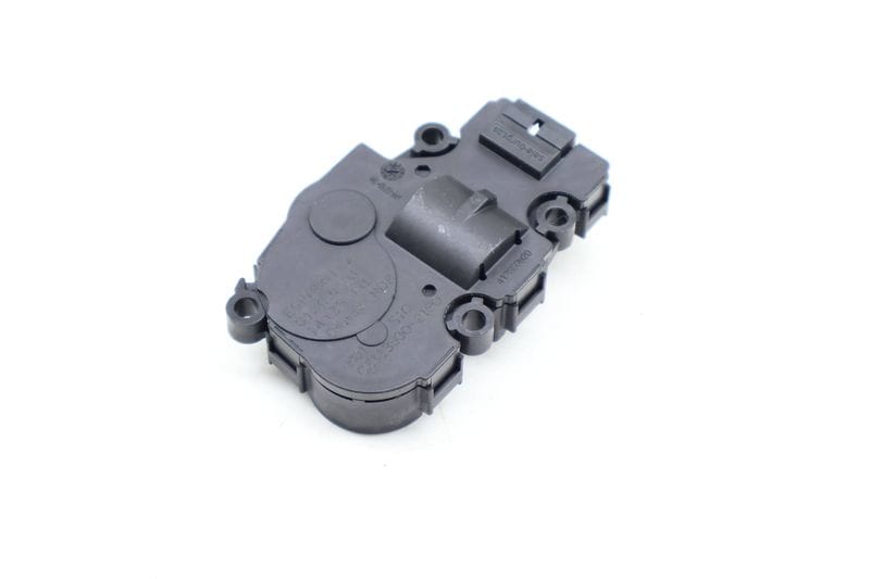 HVAC Flap / Servo Air Motor / Actuator 8W0820511F — Used (SKU 675751)