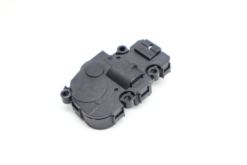 HVAC Flap / Servo Air Motor / Actuator 8W0820511F — Used (SKU 675752)