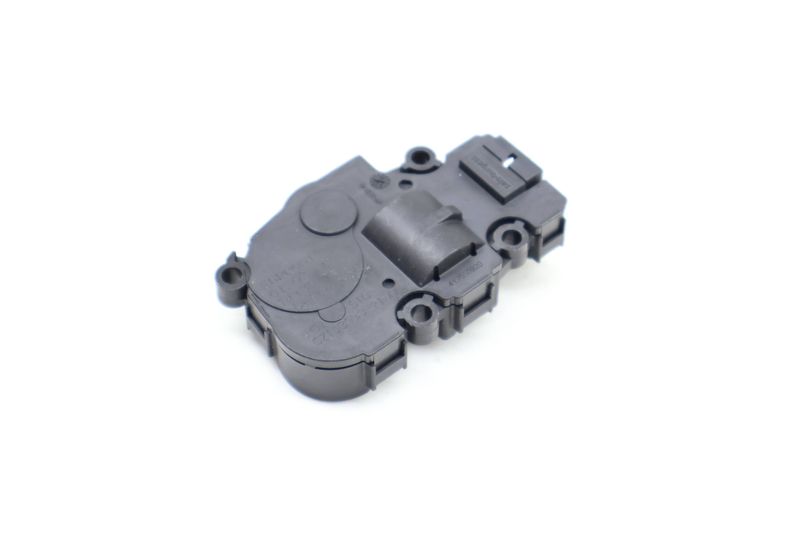 HVAC Flap / Servo Air Motor / Actuator 8W0820511F — Used (SKU 675755)