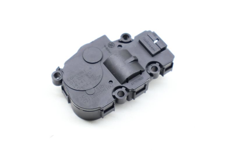 HVAC Flap / Servo Air Motor / Actuator 8W0820511F — Used (SKU 675758)