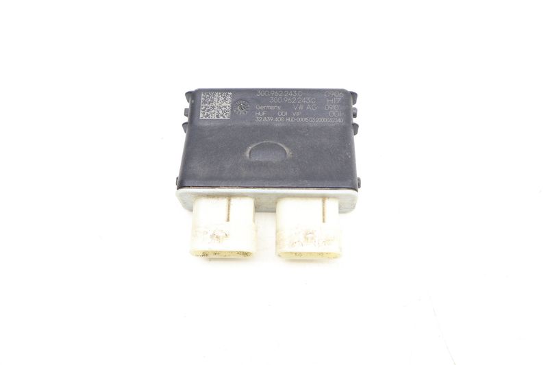 Power Trunk / Hatch Module 3G0962243C — Used (SKU 675790)