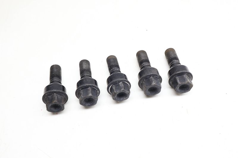Wheel / Lug Bolt Set (5) WHT004676A — Used (SKU 675833)