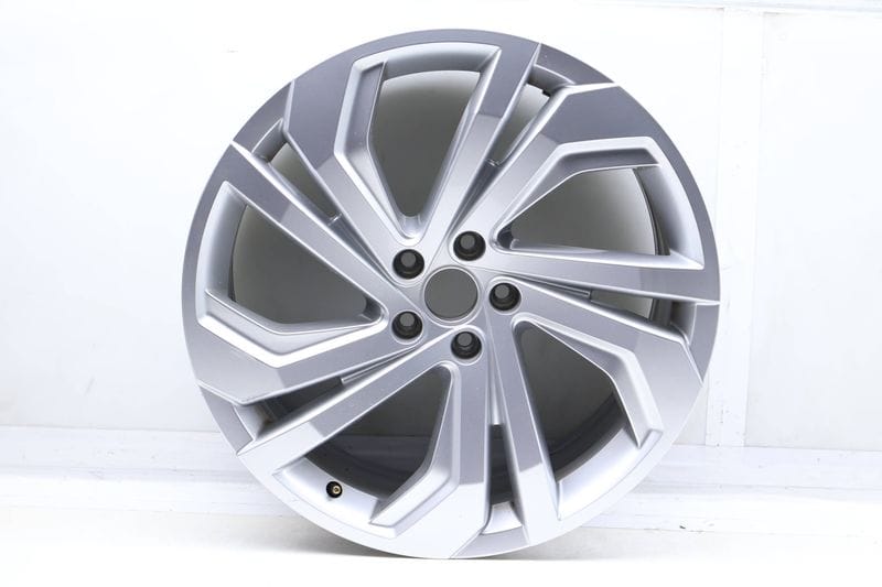 20" Inch Alloy Rim / Wheel 3CM601025A — Used (SKU 690014)