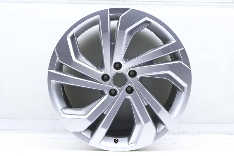20" Inch Alloy Rim / Wheel 3CM601025A — Used (SKU 690017)