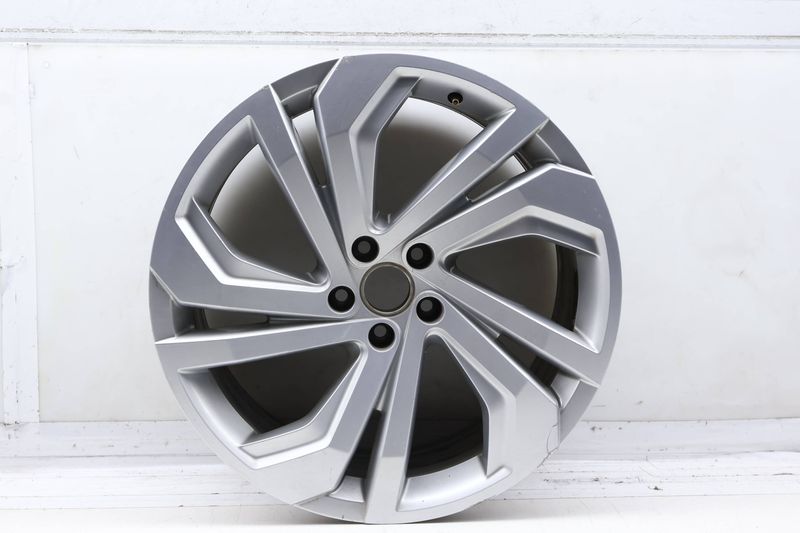 20" Inch Alloy Rim / Wheel 3CM601025A — Used (SKU 734027)