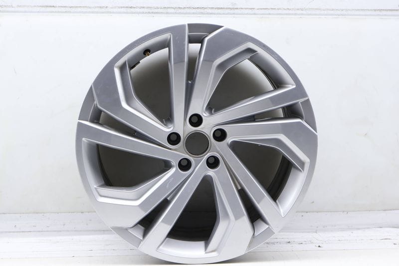 20" Inch Alloy Rim / Wheel 3CM601025A — Used (SKU 734028)