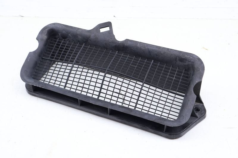 Cabin Air Intake Duct / Screen 5Q0815479 — Used (SKU 690004)