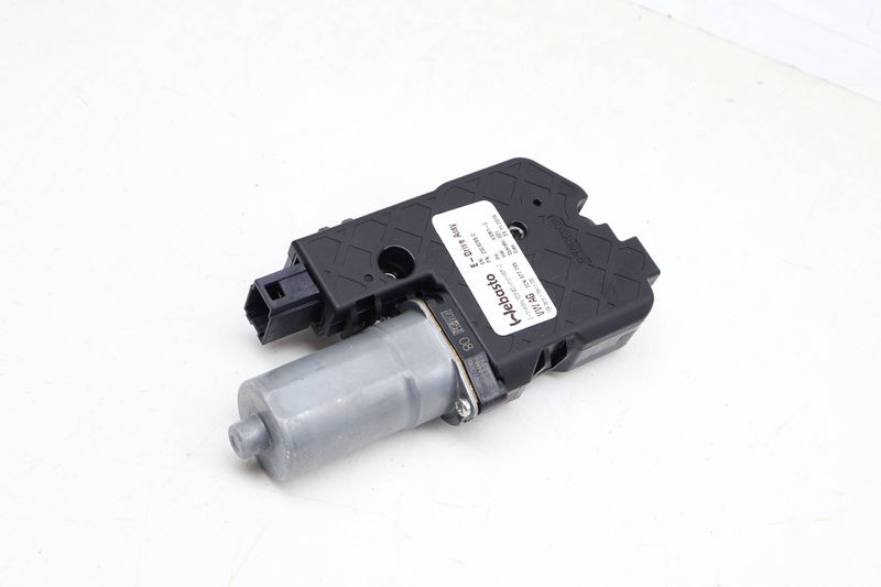Sunroof / Sun Roof Motor 3CN877795 — Used (SKU 689755)