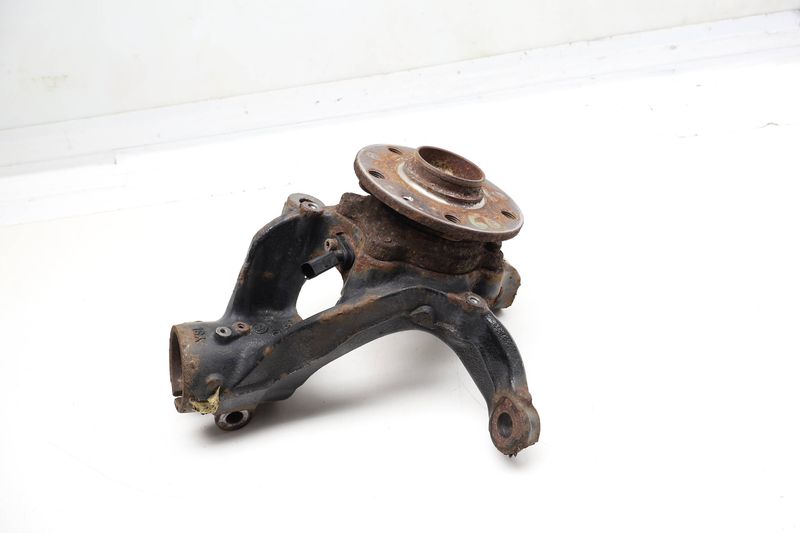 Spindle Knuckle w/ Wheel Bearing 3QF407256E — Used (SKU 734054)