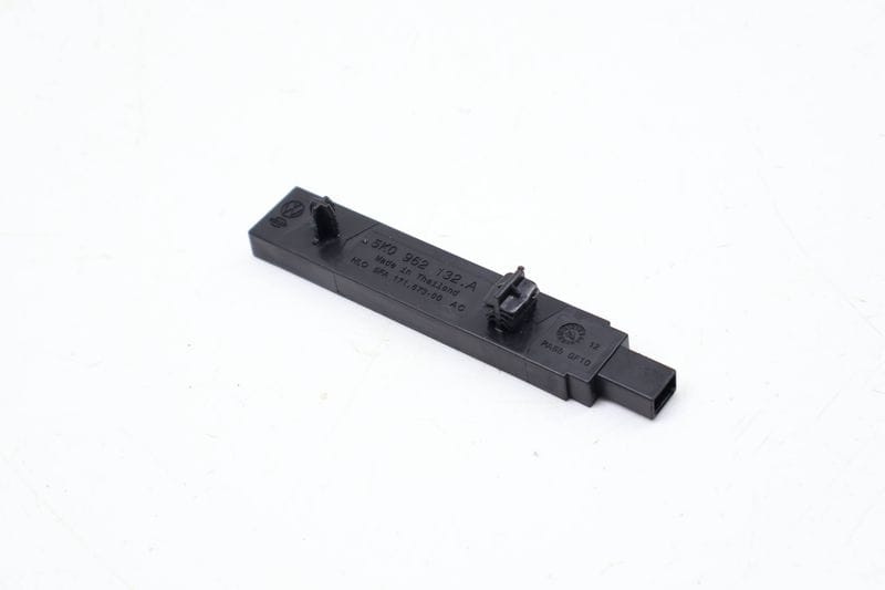 Kessy / Keyless Entry Antenna 5K0962132A — Used (SKU 689793)