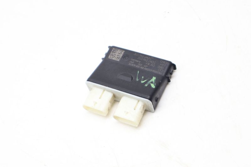 Power Trunk / Hatch Module 3G0962243C — Used (SKU 689781)