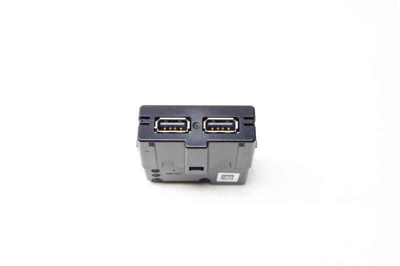 Center Console Dual USB Port / Module 5Q0035726L — Used (SKU 689614)