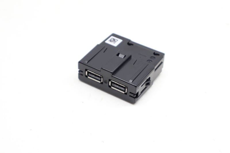 Center Console Dual USB Port / Module 5Q0035726L — Used (SKU 733775)