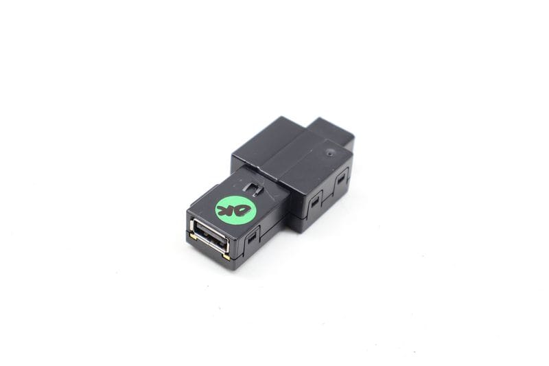 Center Console USB Port / Connector 5U0035726 — Used (SKU 733788)